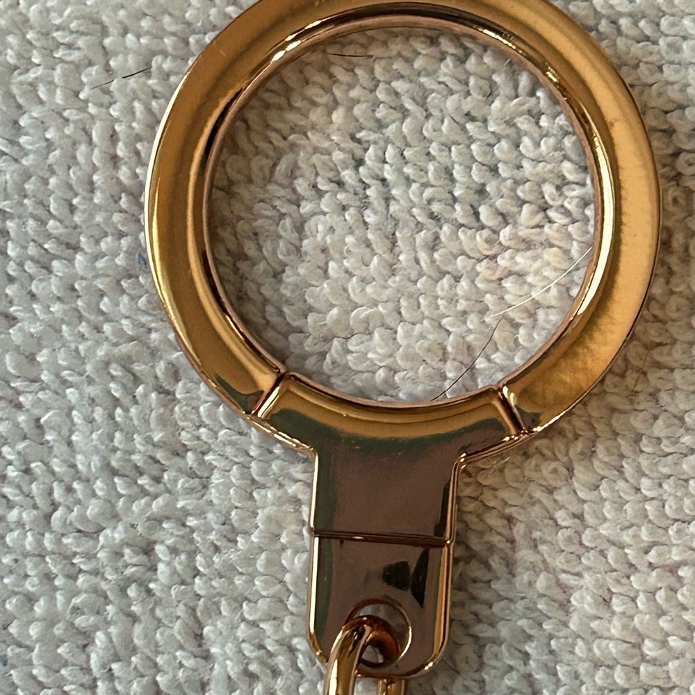 Kate Spade Pink Daisy Keychain with Gold Details - Picture 4 of 9